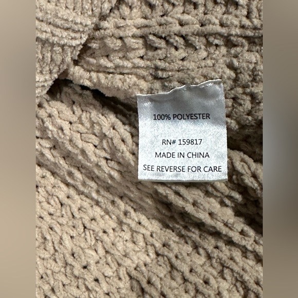 Altar'd State Sweater. Size XL. 29” Pit to Pit 22” Length. NWT Retail $70 - Picture 4 of 4